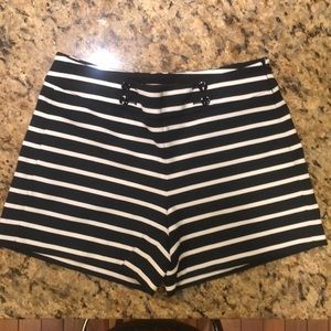 White House/Black Market Black & White Shorts Sz 2